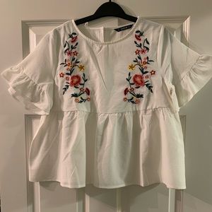 Cute, ruffle sleeve flower shirt. Fits like a S-M